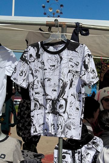 Una camiseta con compilación de chicas hentai en orgasmo