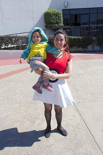 Una madre pokebola con su hijo Squirtle