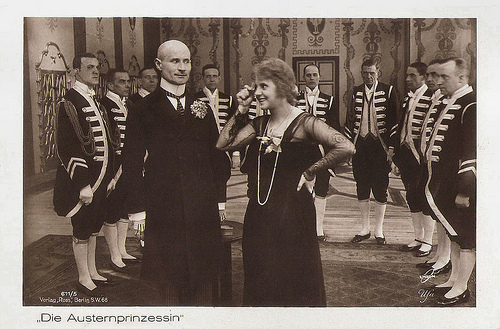 Julius Falkenstein and Ossi Oswalda in Die Austernprinzessin (1919)