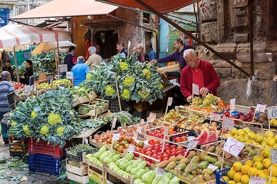 Customers and sellers on the streets of Palermo, Plaza Carmine