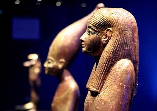 Statues from King Tut exhibit in Paris