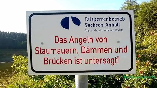 Das Angeln von Staumauern, Dämmen und Brücken ist untersagt (Talsperre Mandelholz in Königshütte)