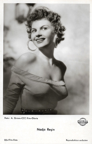Nadja Regin in Roman eines Frauenarztes (1954)