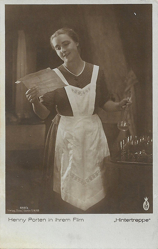Henny Porten in Hintertreppe (1921)