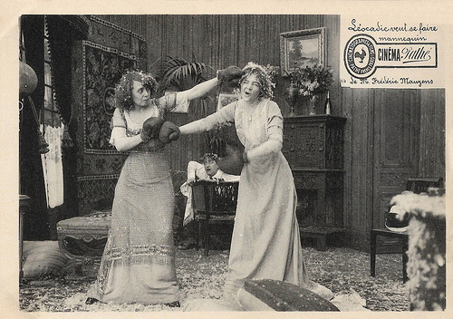 Mistinguett in Léocadie veut se faire mannequin (1911)
