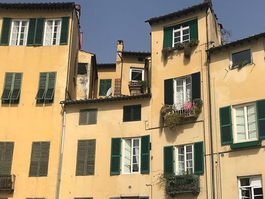 Piazza dell' Anfiteatro, the Roman coliseum in Lucca