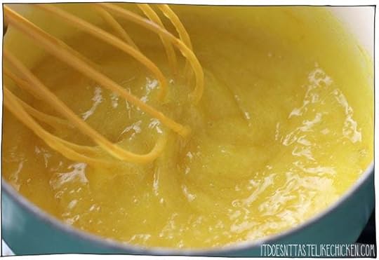 Easy Vegan Lemon Curd! 6 ingredients and 10 minutes to make. Serve with pastries, layer between cakes or dollop onto non-dairy ice cream. Makes a great homemade gift, lovely for Mother's day or breakfast in bed. #itdoesnttastelikechicken #veganrecipes #vegandesserts 