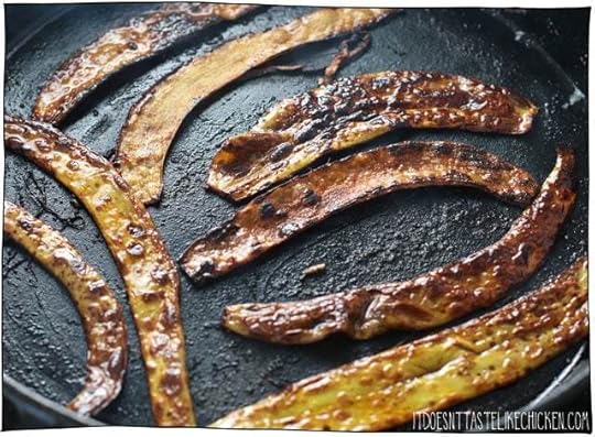 Banana Peel Bacon! A vegan bacon recipe made from the banana peels that you would otherwise toss away. Crispy, chewy, smoky, salty, slightly sweet, and has a subtle hint of banana taste which is actually quite delicious! Make this the next time you peel a banana! #itdoesnttastelikechicken #veganrecipes #bananapeel #veganbacon