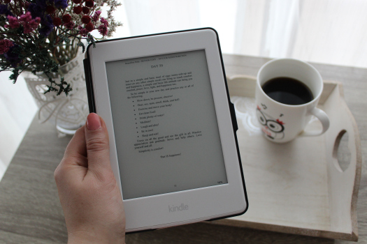 Book Review: 365 Days of Happiness: Because happiness is a piece of cake! by Jacqueline Pirtle