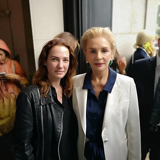 Periodista Vanina Rosenthal con la diseñadora Carolina Herrera
