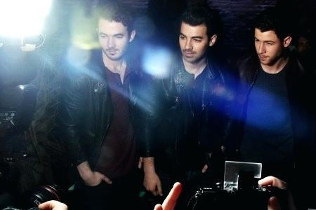 jonas brothers burnin up the brothers are back with a new single and up for it jonas brothers burnin up tour book
