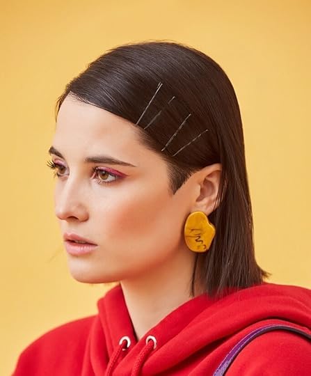 Mujer con aros Helicia