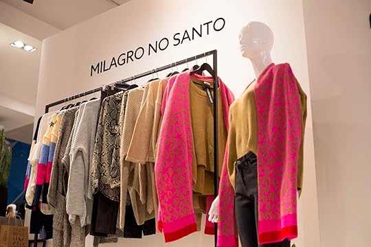 Perchero de marca Milagro No Santo en Concept Store moda chilena en Tiendas Paris Alto Las Condes