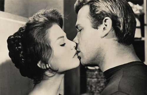 Claudia Cardinale and Renato Salvatori in Audace colpo dei soliti ignoti (1959)