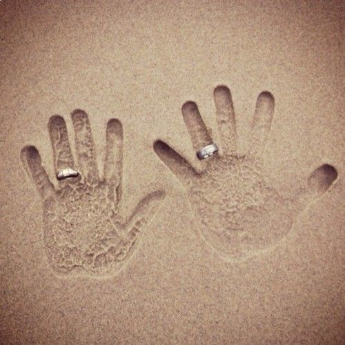LOVE this picture Rings in the sand Great if you're having a beach wedding or honeymoon