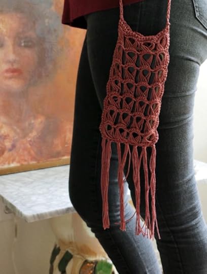 Boho Broomstick Lace Cell Phone Purse by Vickie Howell for Visible Mobile. Check out Visible for unlimited data for only $40/month. Free Pattern and Tutorial.