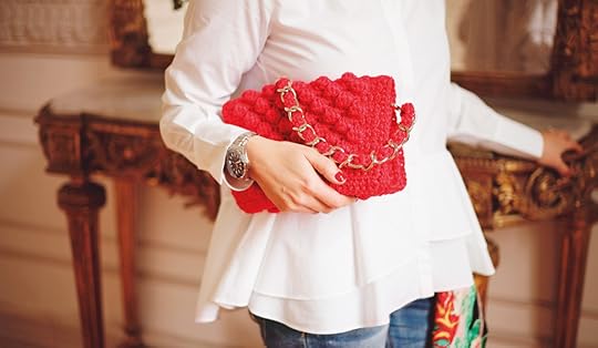 Cartera modelo Poppy rojo de crochet y cadena 