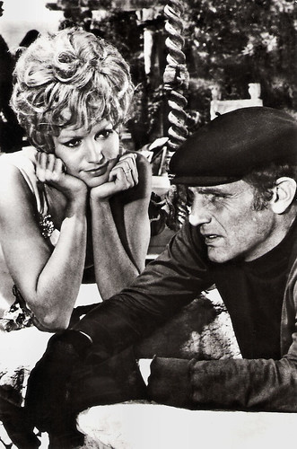 Catherine Spaak and Philippe Leroy in La notte è fatta per... rubare (1968)