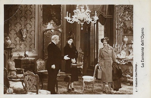 Germana Paolieri and Isa Pola in La cantante dell'opera