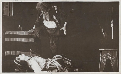 Italia Almirante Manzini and Alfonso Cassini in Zingari (1920)