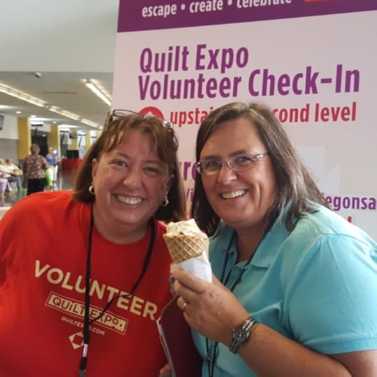 Join in the fun and become a Quilt Expo Volunteer, today!