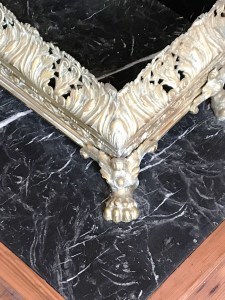 Lions in Charleston, statuary depicting the king of the jungle, Lion decorations, door knockers, Charleston gardens, heraldry in the colonies