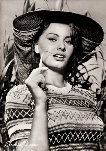 Sophia Loren in La donna del fiume (1954)