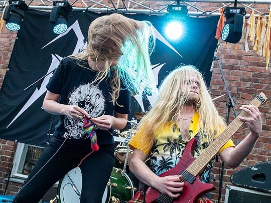 Heavy metal knitting