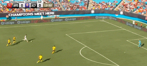 阿森纳门将后卫连袂<br />救险