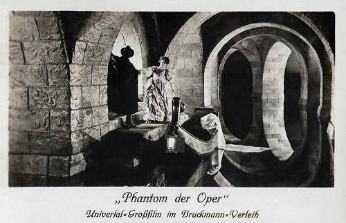 Lon Chaney and Mary Philbin in The Phantom of the Opera (1925)