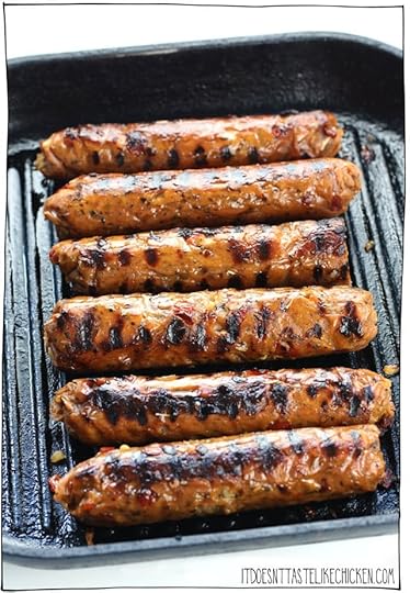 Homemade vegan Italian seitan sausages! Easy to make with oil-free option. Perfect for the grill, BBQ, to toss on pasta, pizzas, salads, soups, on a bun, or to use anywhere you like! #itdoesnttastelikechicken #seitan #veganrecipes