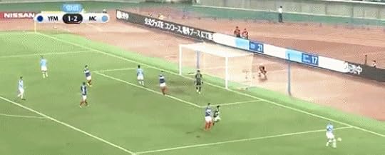 席尔瓦近距离头球顶偏