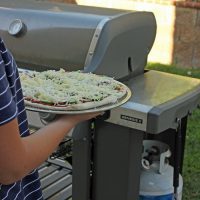 carrying pizza to the grill