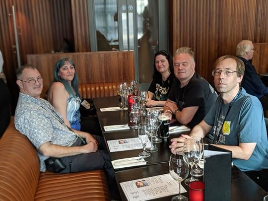 Meeting several online friends at the File 770 meet-up