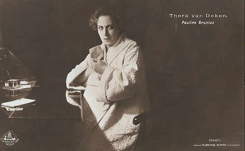 Pauline Brunius in Thora van Deken
