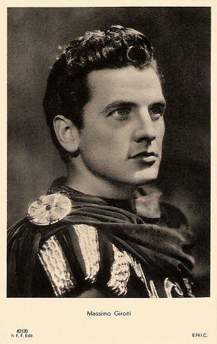Massimo Girotti in La corona di ferro (1941)