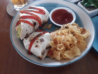 Menyantap Makanan Lezat di Shuga Cafe
