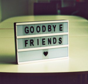 assimilation to a new community, moving, how to find a new life, unpacking boxes in a house, making a new home, 10 tips for a successful move, 