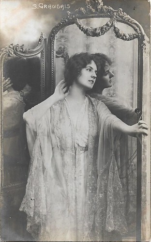 Suzanne Grandais before a mirror