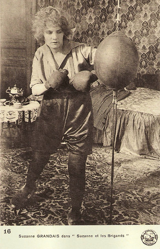 Suzanne Grandais in Suzanne et les Brigands (1920)