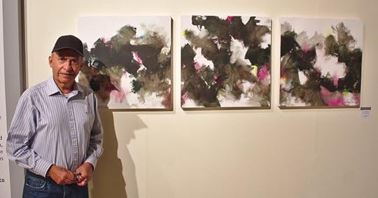 Armando Franco con su obra en Ensenada