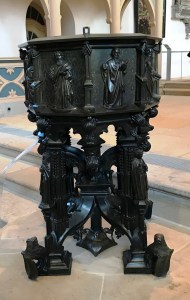 A Mighty Fortress in Wittenberg, Martin Luther, singing a Lutheran hymn in the church where it was born, St. Mary's Wittenberg, Protestant Reformation