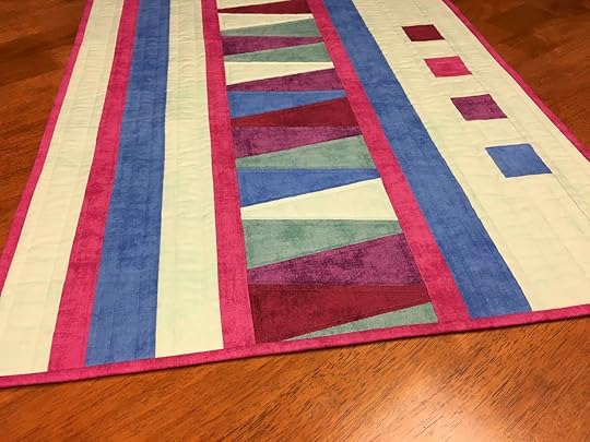 Free! S!S 102 Dresden Columns Table Runner or Wall Hanging Tutorial