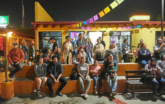 "El muerto al pozo y el vivo al gozo"