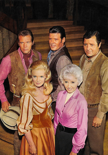Barbara Stanwyck, Linda Evans, Lee Majors, Richard Long and Peter Breck in The Big Valley (1965)