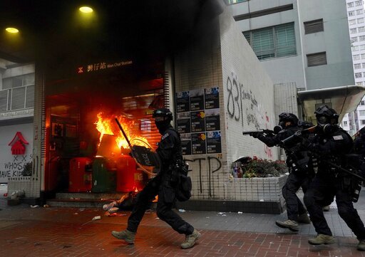 Hong Kong Again in Chaos as Protesters Defy Ban