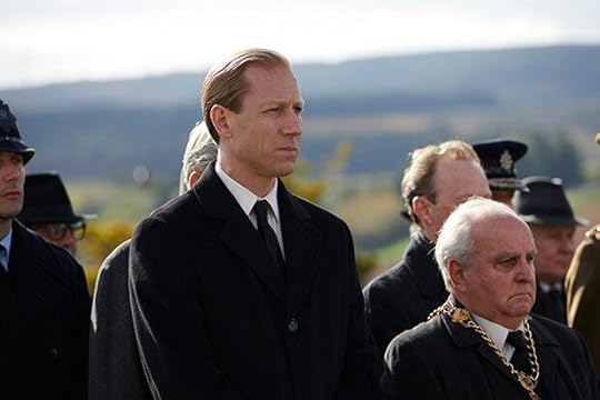 Tobias Menzies in the crown. The mayor with his chain of office can be seen on the right.
