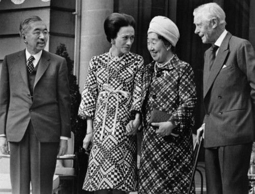 The actual meeting between the Duke and Duchess of Windsor and the Emperor and Empress of Japan took place in October 1971.