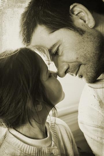 papá poniendo su nariz sobre la de su hija