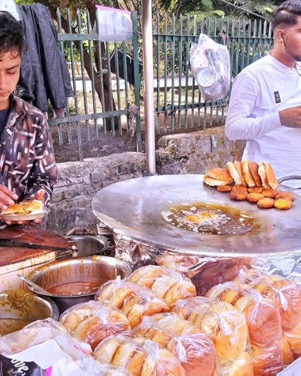 Dehradun, doon, ghantaghar, clock tower, paltan bazaar, tibetan market, india, hill station, astley hall, race course, police line, stadium, ground, bun tikki, hot air balloon, parachute,festival, Shiv Sangal